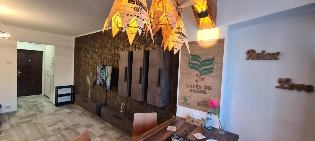 Tiki'S Bar Studio Bukarest Exteriör bild